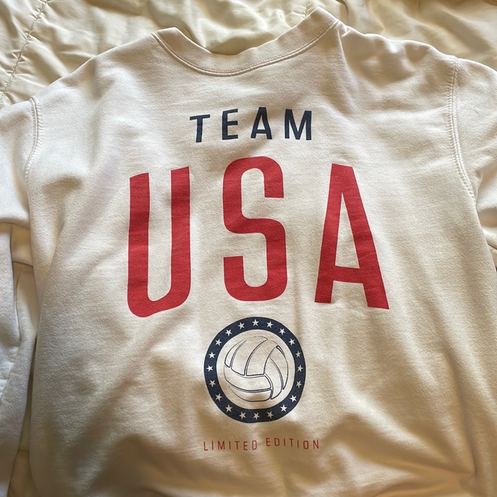Womens USA volleyball LIMITED EDITION crewneck-bought at 2021 GIRLS NATIONALS